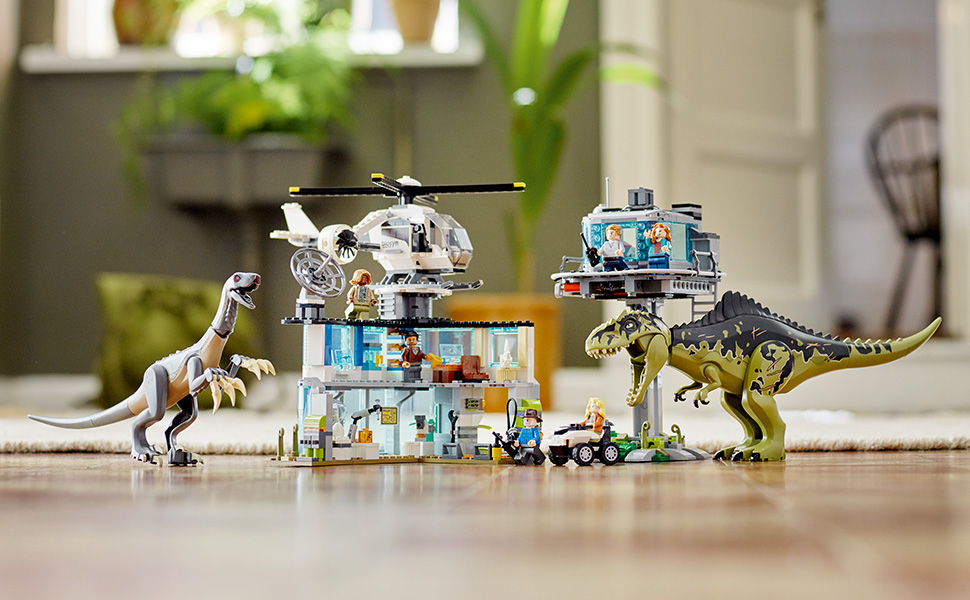 LEGO-Jurassic-World-Giganotosaurus--Therizinosaurus-Attack-76949-658-Pieces-lrm76949